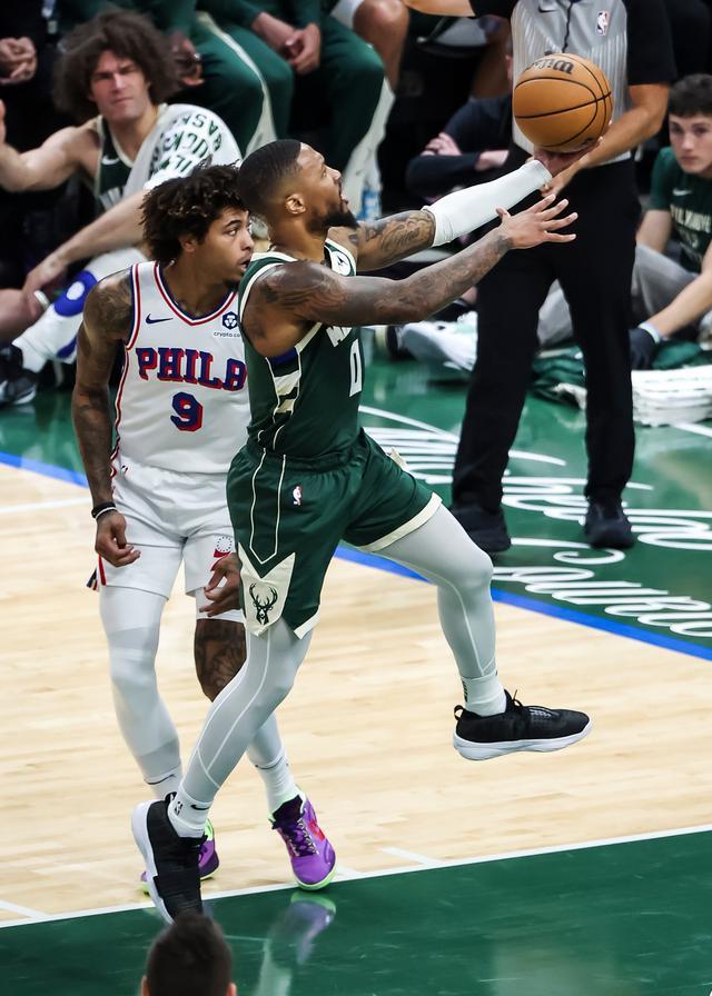 开云平台-北京队鏖战76人，利拉德惊艳四座  第1张