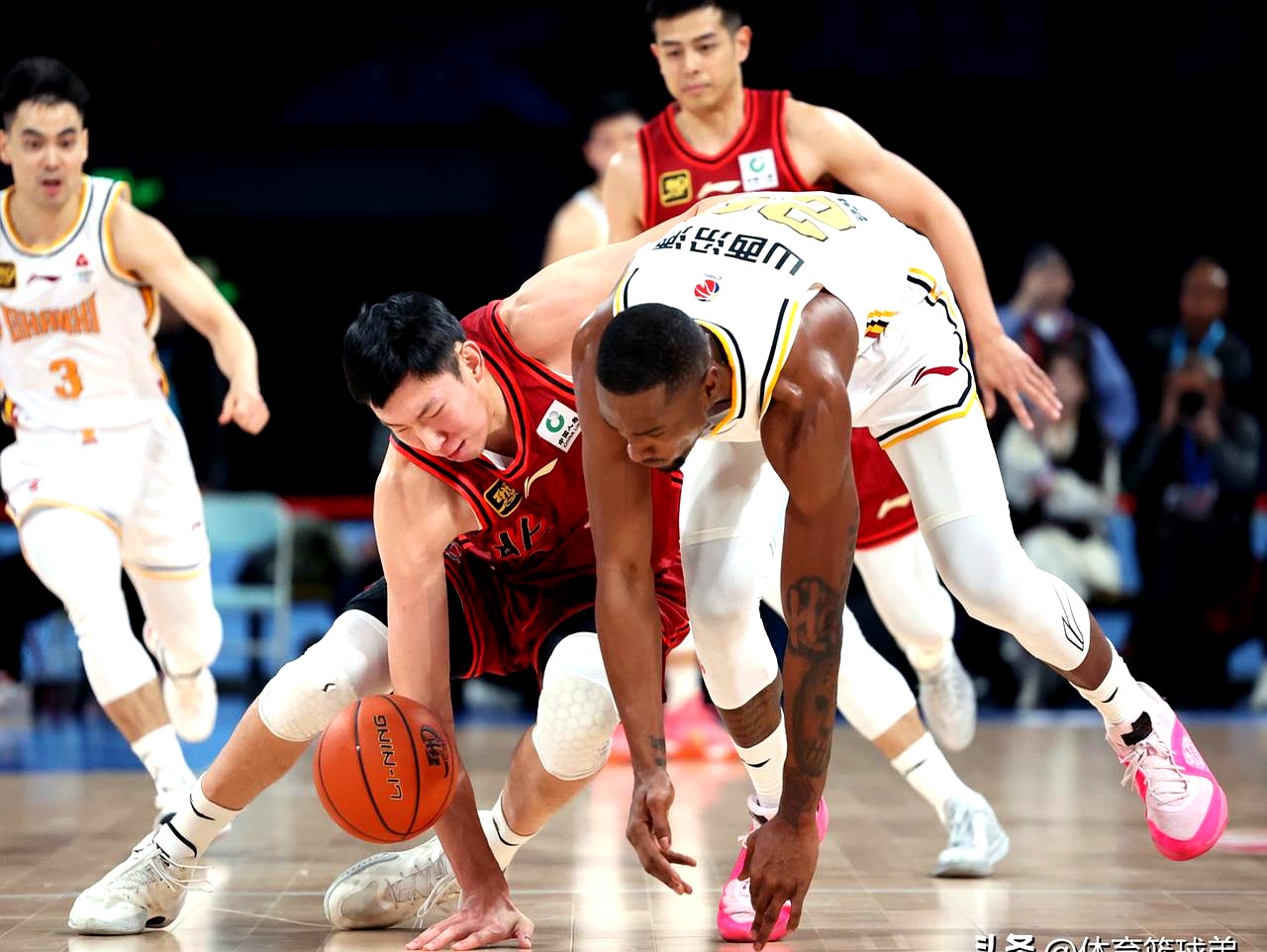 开云平台-北京队鏖战76人，利拉德惊艳四座  第2张