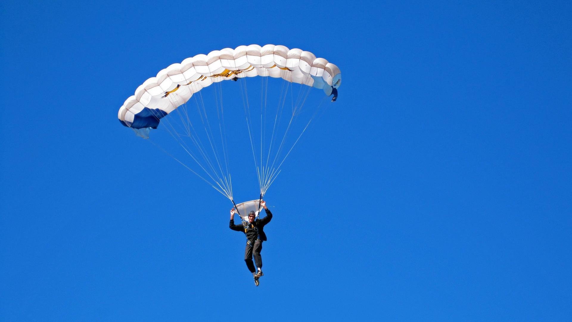 开云体育在线-克瓦拉茨赫利亚，德国战车轰鸣中，一位格鲁吉亚诗人的硬仗诗篇