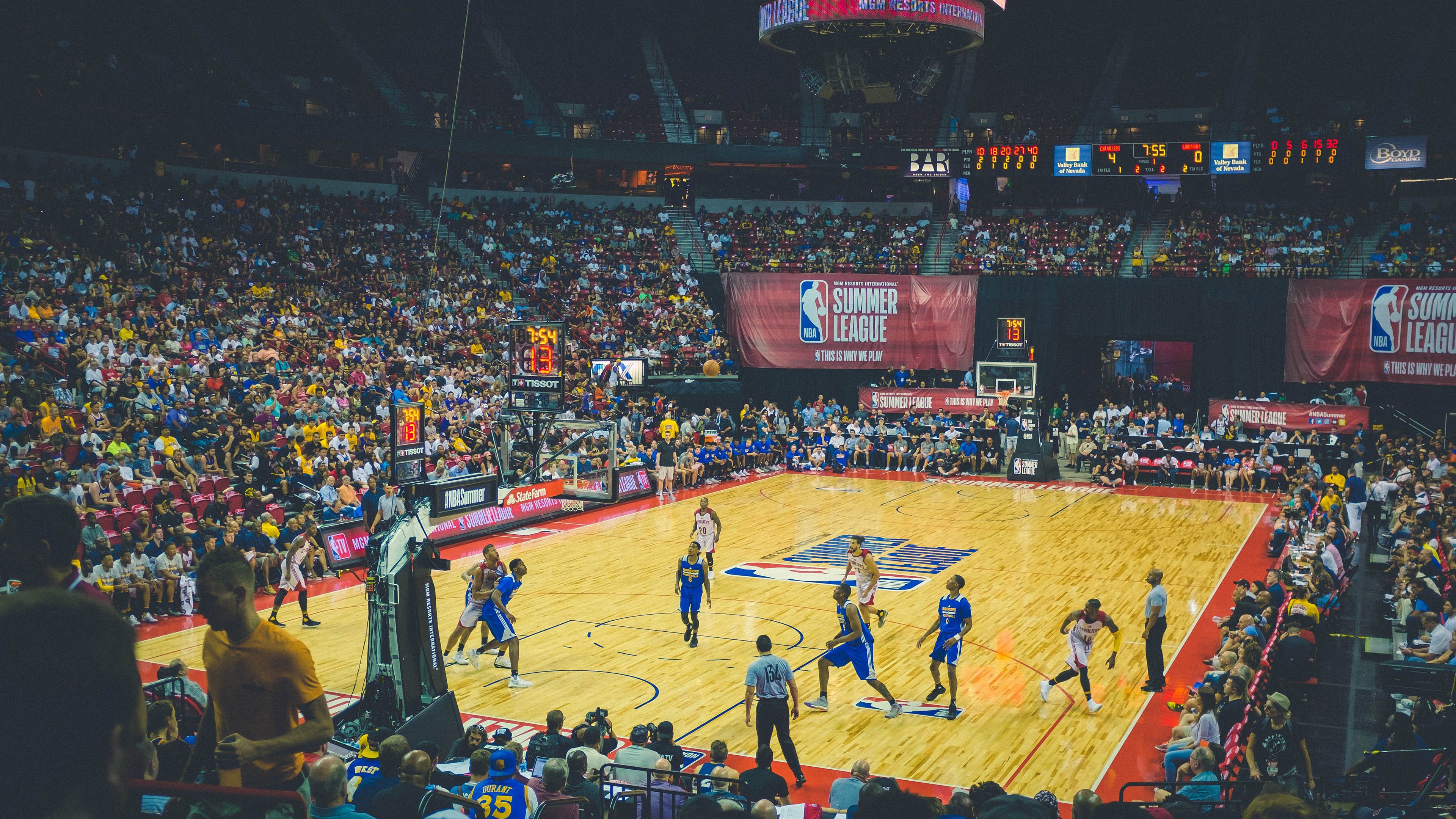 开云下载-2026世界杯焦点战前夕，湖人轻取雄鹿展露冠军相  第2张